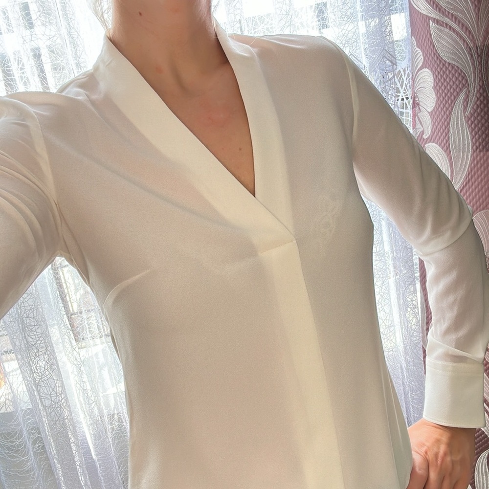 Suit Supply women’s long sleeve blouse. Size 30 or XS